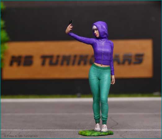 1:18 Selfie Girl - Handmade - 3D - Unique -